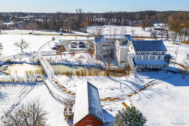 33152 Ann Arbor Trail, Westland, MI 48185