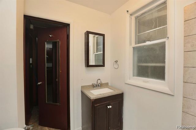 3044 Hanley Street, Hamtramck, MI 48212