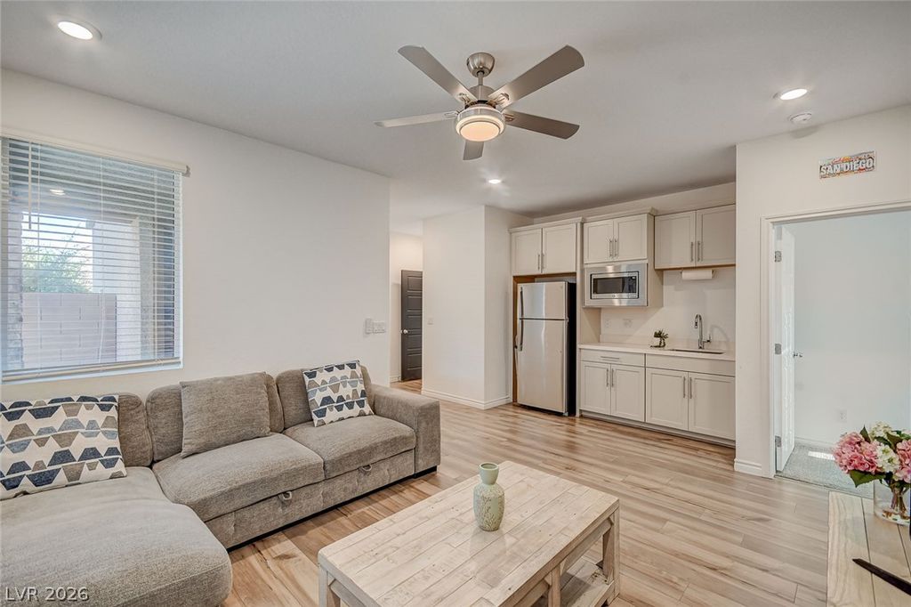 10049 Desert Azure Street, Las Vegas, NV 89178 — photo 4