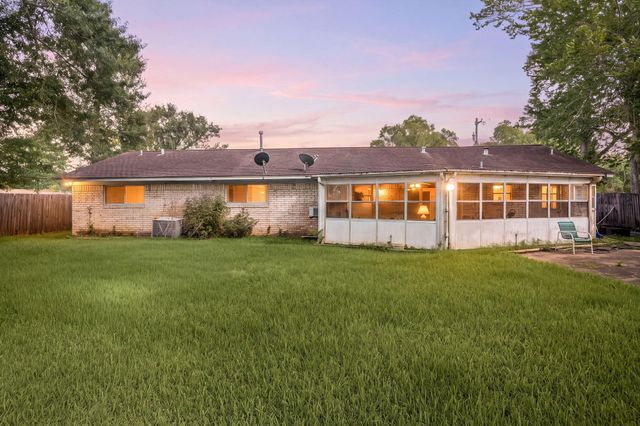 1309 Sunset Drive, Dickinson, TX 77539