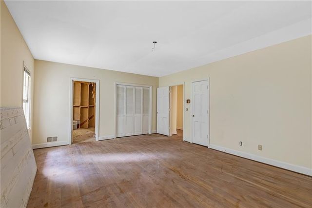 1080 Huntcliff NE, Sandy Springs, GA 30350