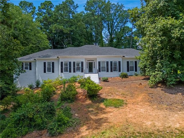 1080 Huntcliff NE, Sandy Springs, GA 30350