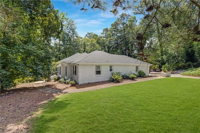 1080 Huntcliff NE, Sandy Springs, GA 30350