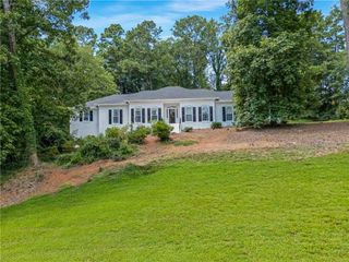 1080 Huntcliff NE, Sandy Springs, GA 30350