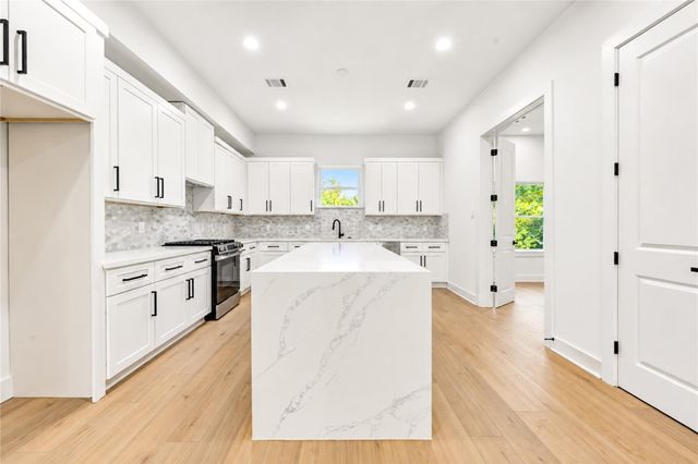 4524 Creekmont Drive, Houston, TX 77091