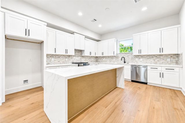 4524 Creekmont Drive, Houston, TX 77091