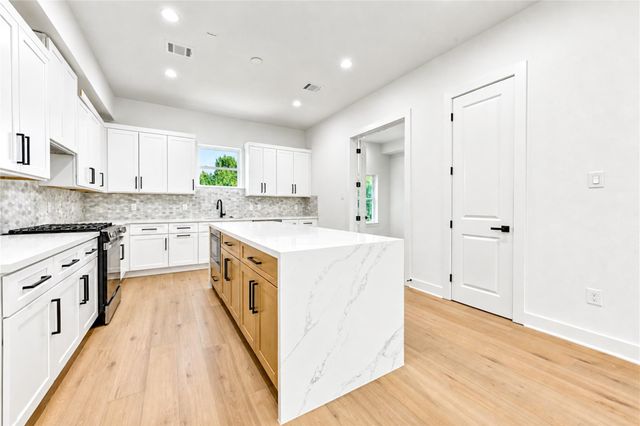 4524 Creekmont Drive, Houston, TX 77091