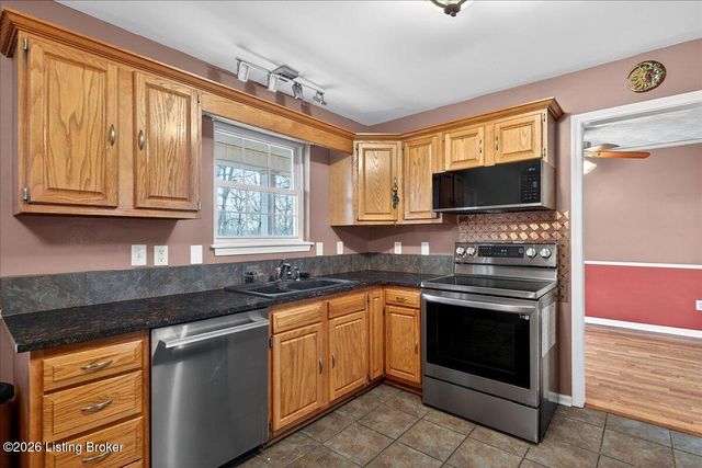 217 Bolton Ct, Shepherdsville, KY 40165