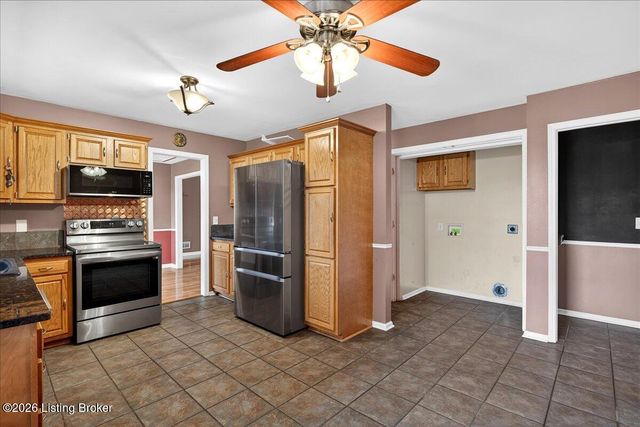 217 Bolton Ct, Shepherdsville, KY 40165