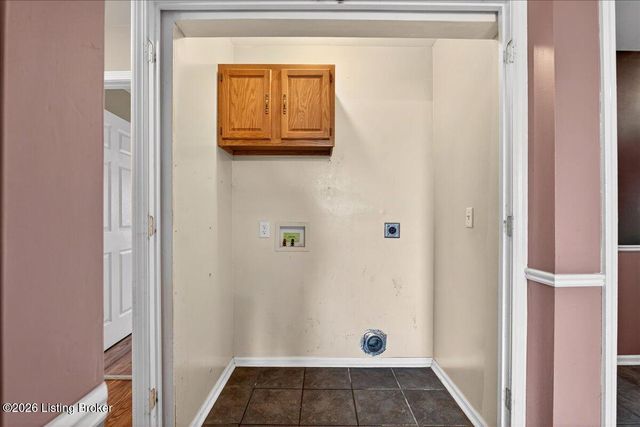 217 Bolton Ct, Shepherdsville, KY 40165