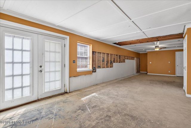 217 Bolton Ct, Shepherdsville, KY 40165