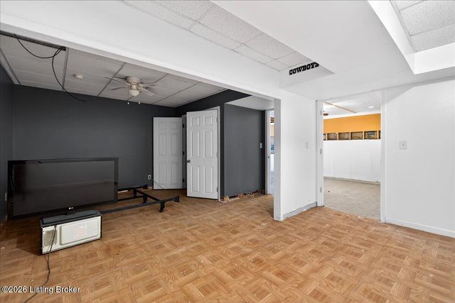 217 Bolton Ct, Shepherdsville, KY 40165