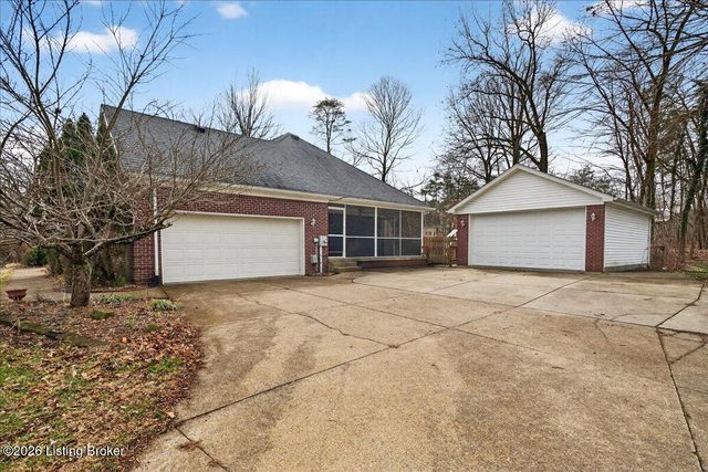 217 Bolton Ct, Shepherdsville, KY 40165