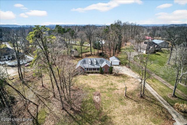 217 Bolton Ct, Shepherdsville, KY 40165