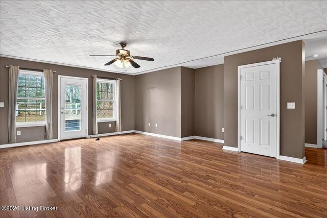 217 Bolton Ct, Shepherdsville, KY 40165