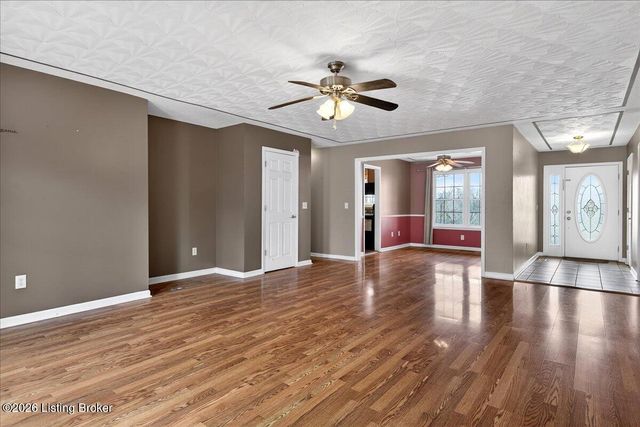 217 Bolton Ct, Shepherdsville, KY 40165