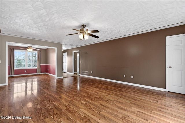 217 Bolton Ct, Shepherdsville, KY 40165