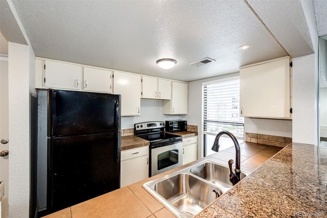 9837 E Peakview Avenue D11, Englewood, CO 80111