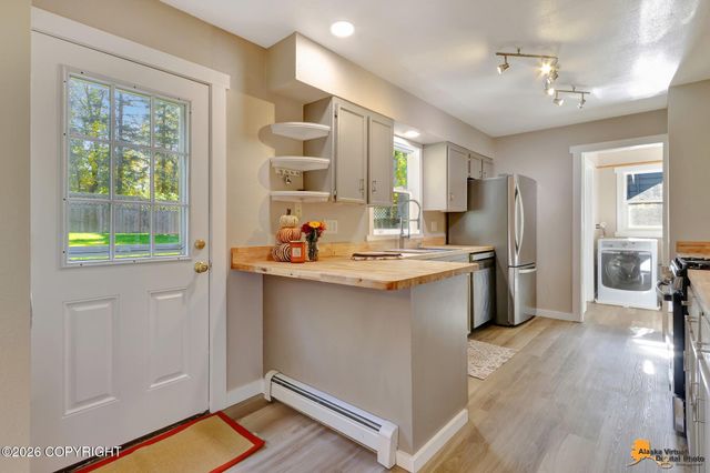 9219 Strutz Avenue, Anchorage, AK 99507