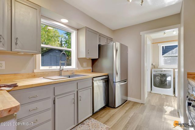9219 Strutz Avenue, Anchorage, AK 99507