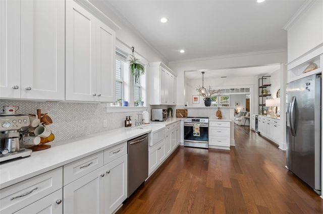 212 W HILDA STREET, Tampa, FL 33603
