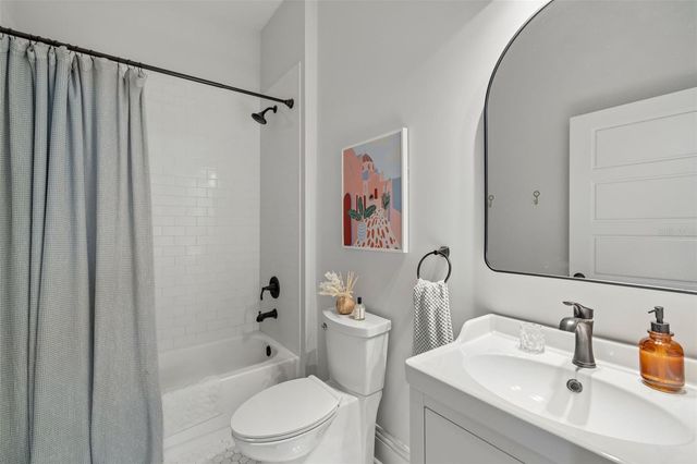 212 W HILDA STREET, Tampa, FL 33603