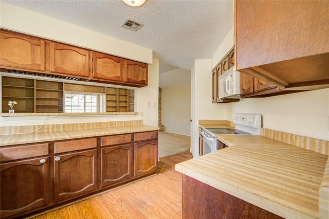 9831 Shell Rock Road, La Porte, TX 77571