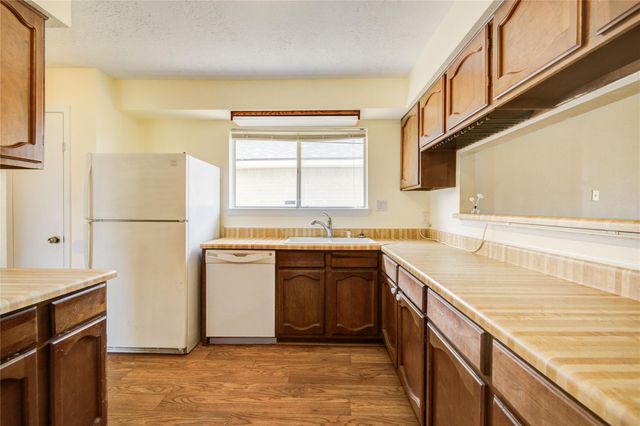 9831 Shell Rock Road, La Porte, TX 77571