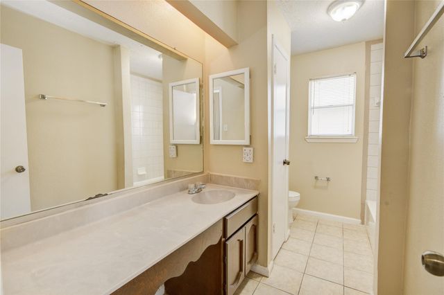 9831 Shell Rock Road, La Porte, TX 77571