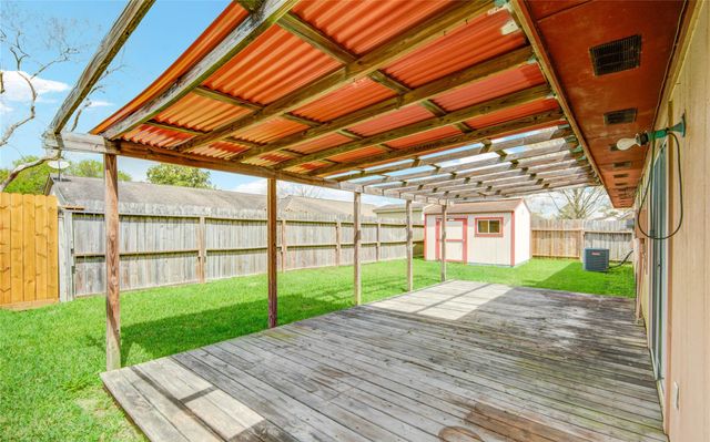 9831 Shell Rock Road, La Porte, TX 77571