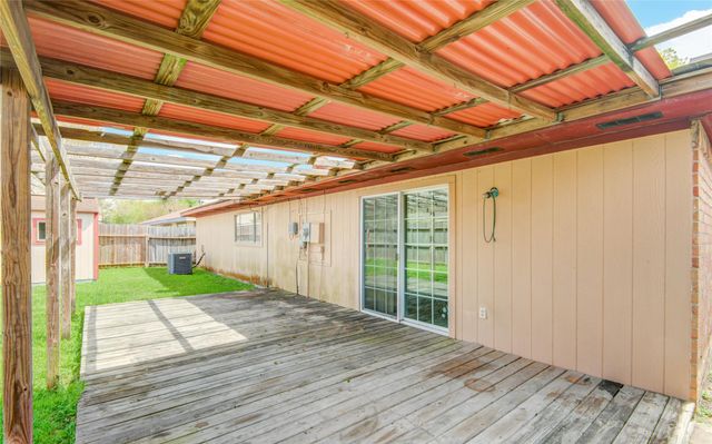 9831 Shell Rock Road, La Porte, TX 77571