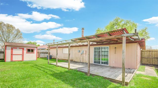 9831 Shell Rock Road, La Porte, TX 77571
