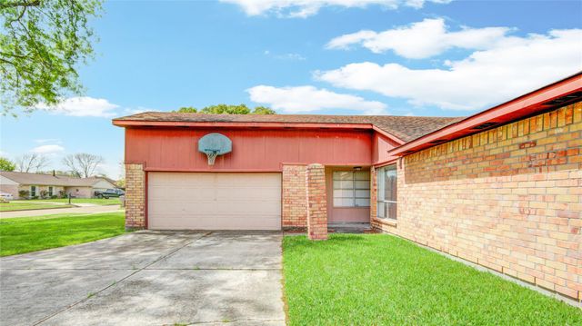 9831 Shell Rock Road, La Porte, TX 77571