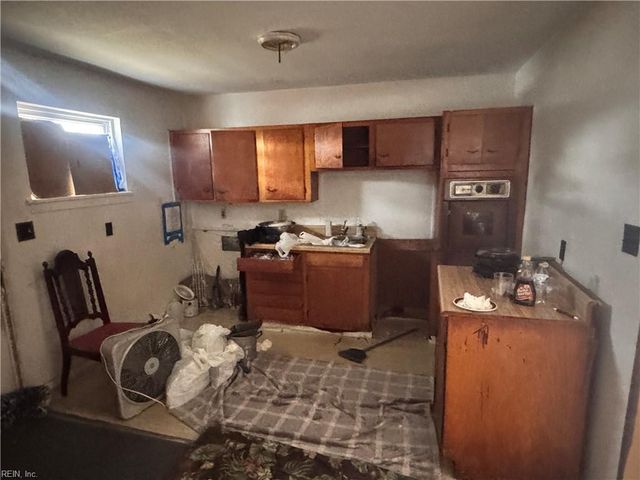 6 Cornelius DR, Hampton, VA 23666