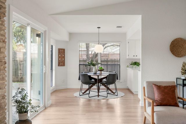 4911 White Elm DR, Austin, TX 78749