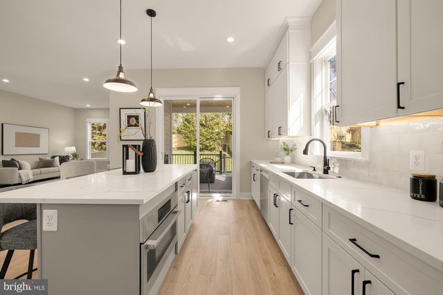 5707 9TH ST N, Arlington, VA 22205