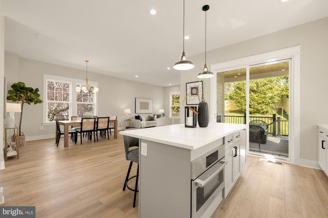 5707 9TH ST N, Arlington, VA 22205