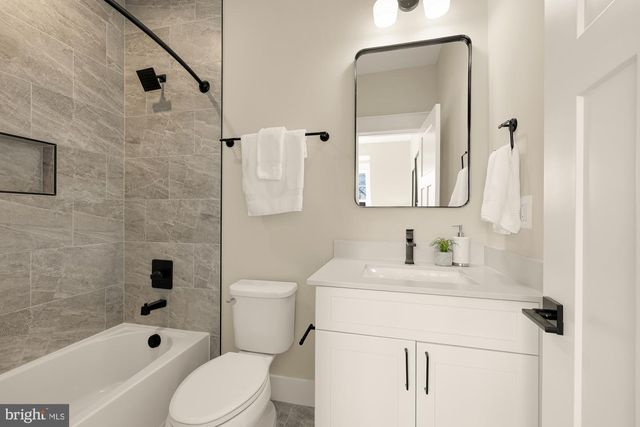 5707 9TH ST N, Arlington, VA 22205