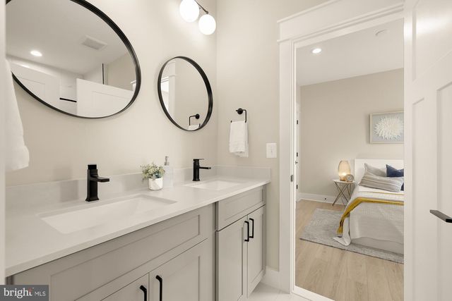 5707 9TH ST N, Arlington, VA 22205