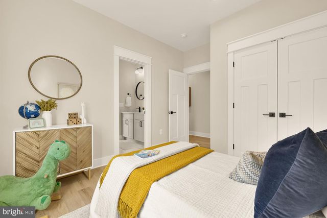 5707 9TH ST N, Arlington, VA 22205