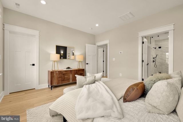 5707 9TH ST N, Arlington, VA 22205