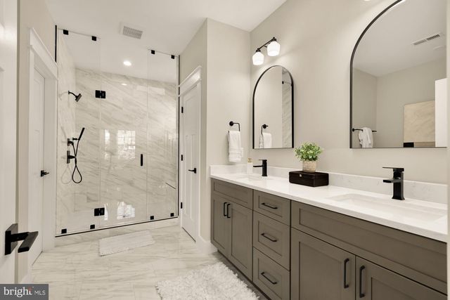 5707 9TH ST N, Arlington, VA 22205