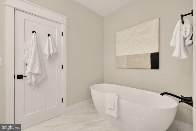 5707 9TH ST N, Arlington, VA 22205