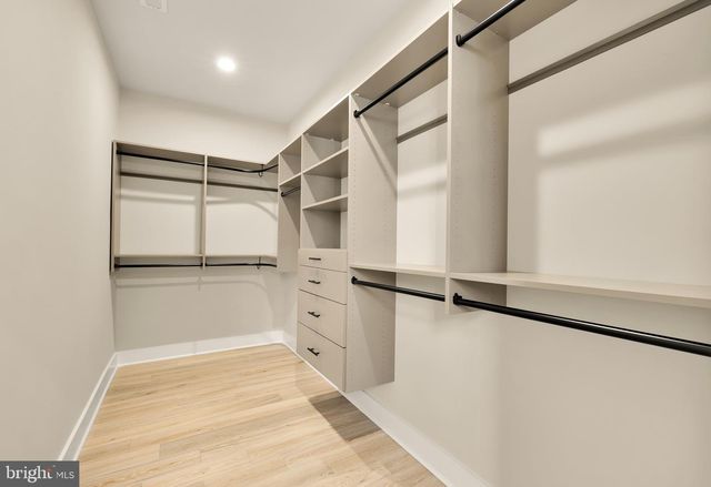 5707 9TH ST N, Arlington, VA 22205