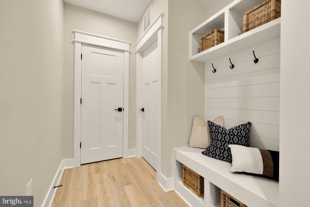 5707 9TH ST N, Arlington, VA 22205