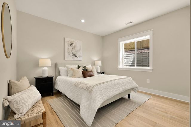 5707 9TH ST N, Arlington, VA 22205