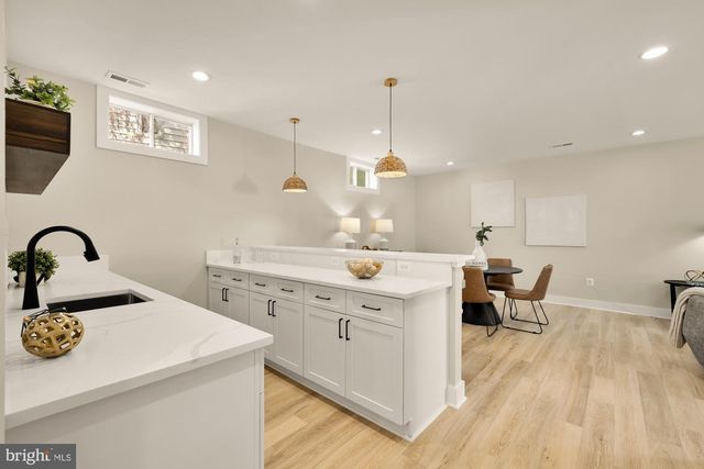 5707 9TH ST N, Arlington, VA 22205