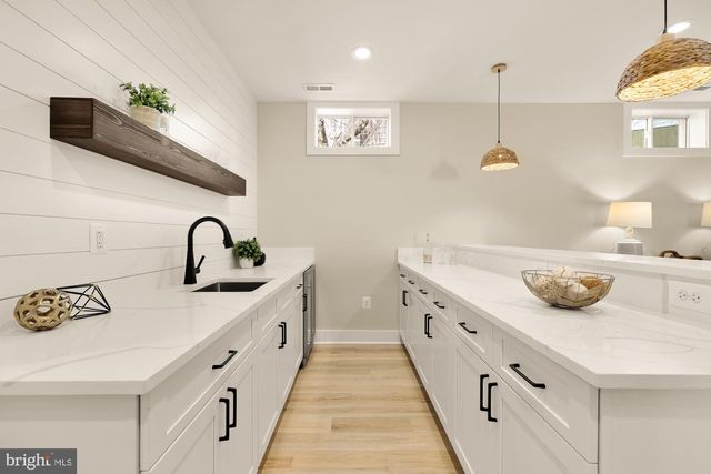 5707 9TH ST N, Arlington, VA 22205