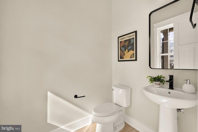 5707 9TH ST N, Arlington, VA 22205