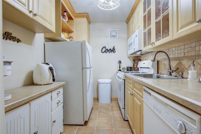 84-39 153rd Avenue 2F, Howard Beach, NY 11414